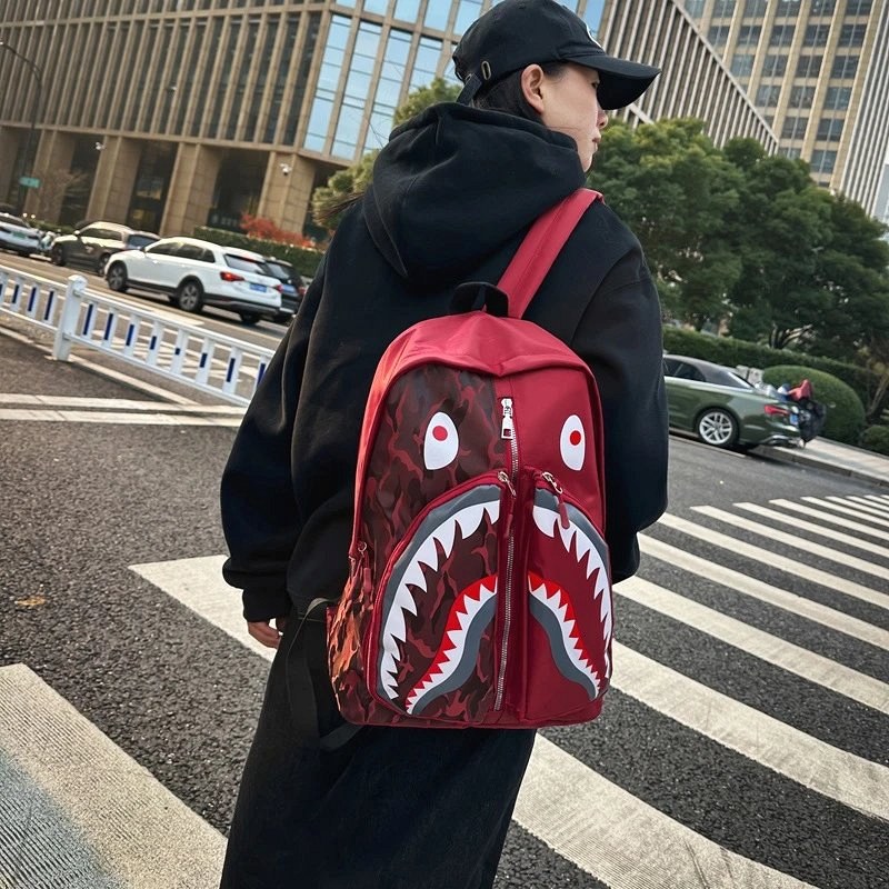 BAPE Black Everyday Bag Test: Eine 12,39-$-Beleuchtungs-Kittasche, nachgemessen